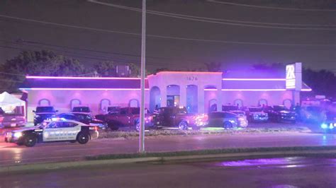 Man injured after shooting outside strip club in South Loop